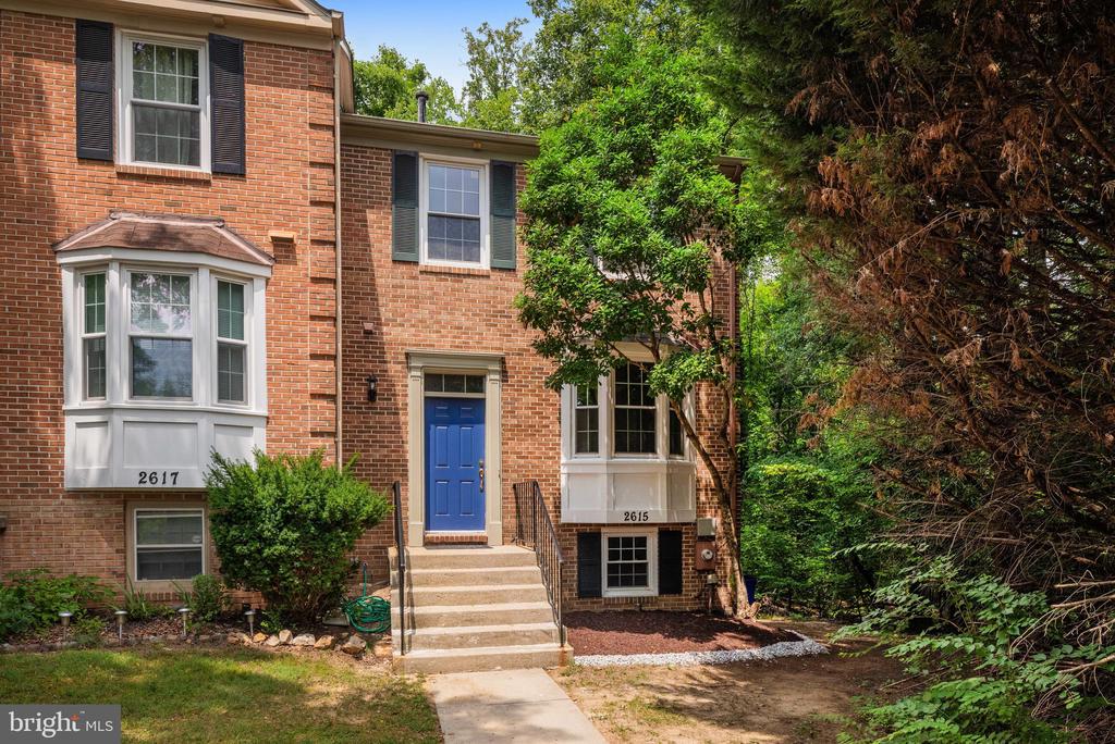 2615 CHIVALRY COURT