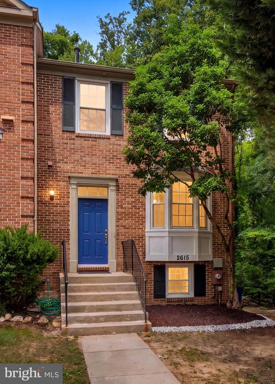 2615 CHIVALRY COURT