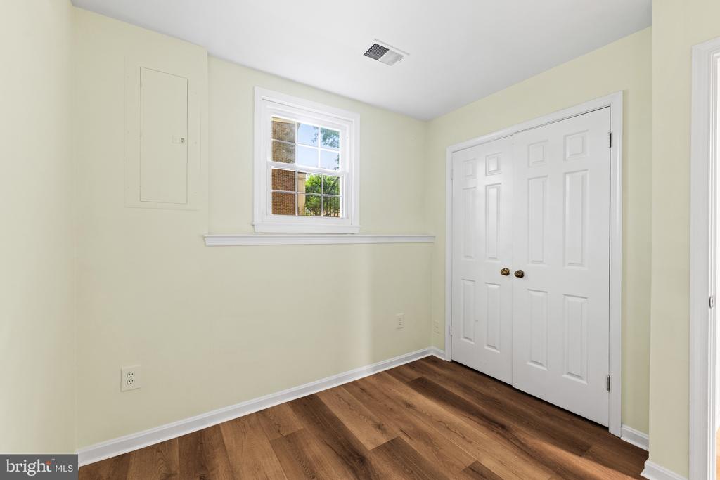 2615 CHIVALRY COURT