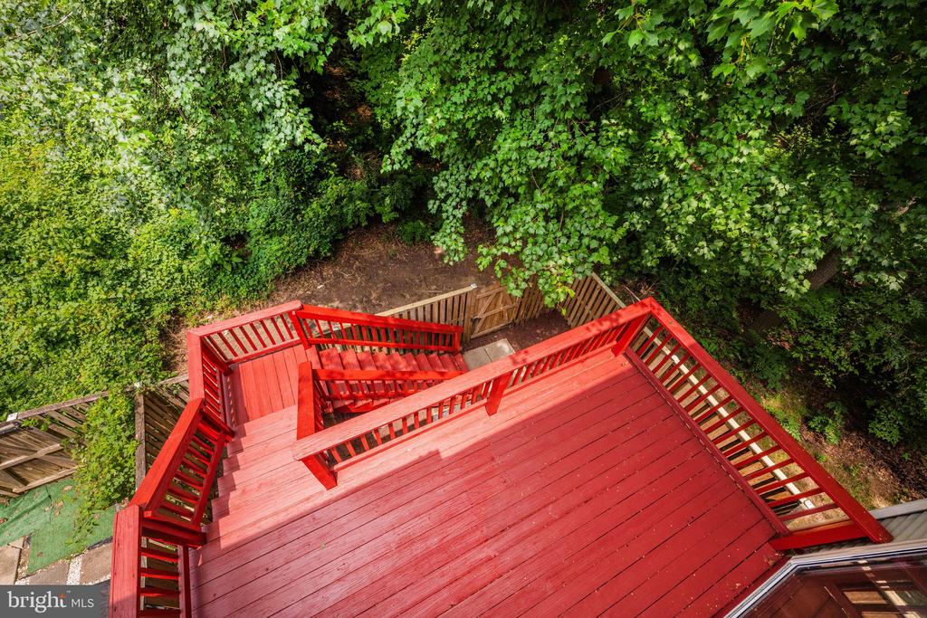 2615 CHIVALRY COURT