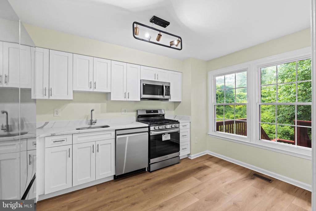 2615 CHIVALRY COURT