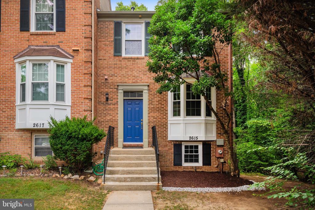 2615 CHIVALRY COURT