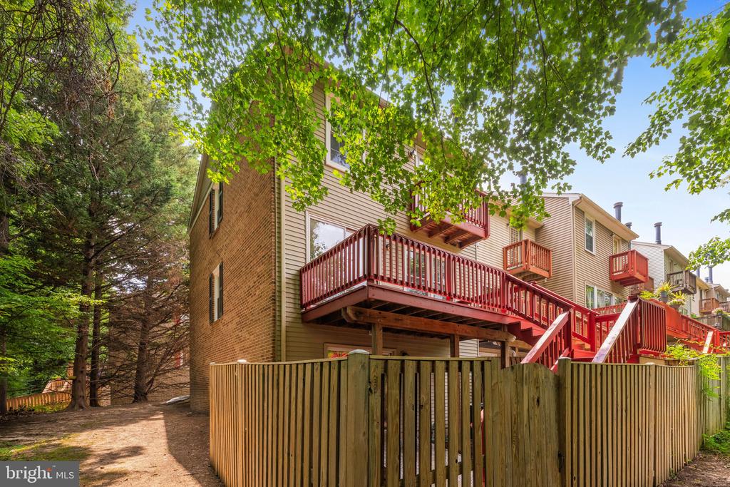 2615 CHIVALRY COURT