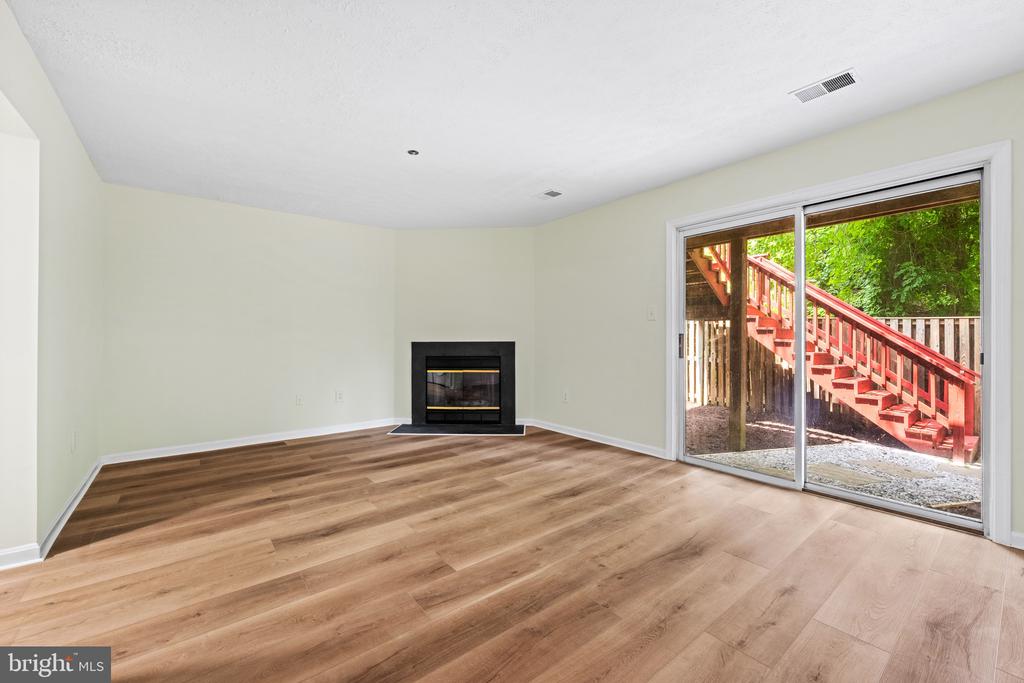 2615 CHIVALRY COURT