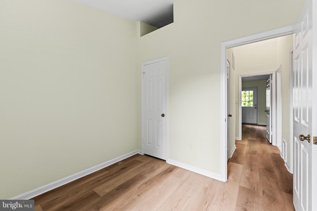 2615 CHIVALRY COURT