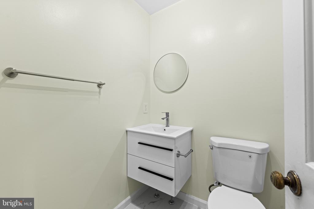 2615 CHIVALRY COURT