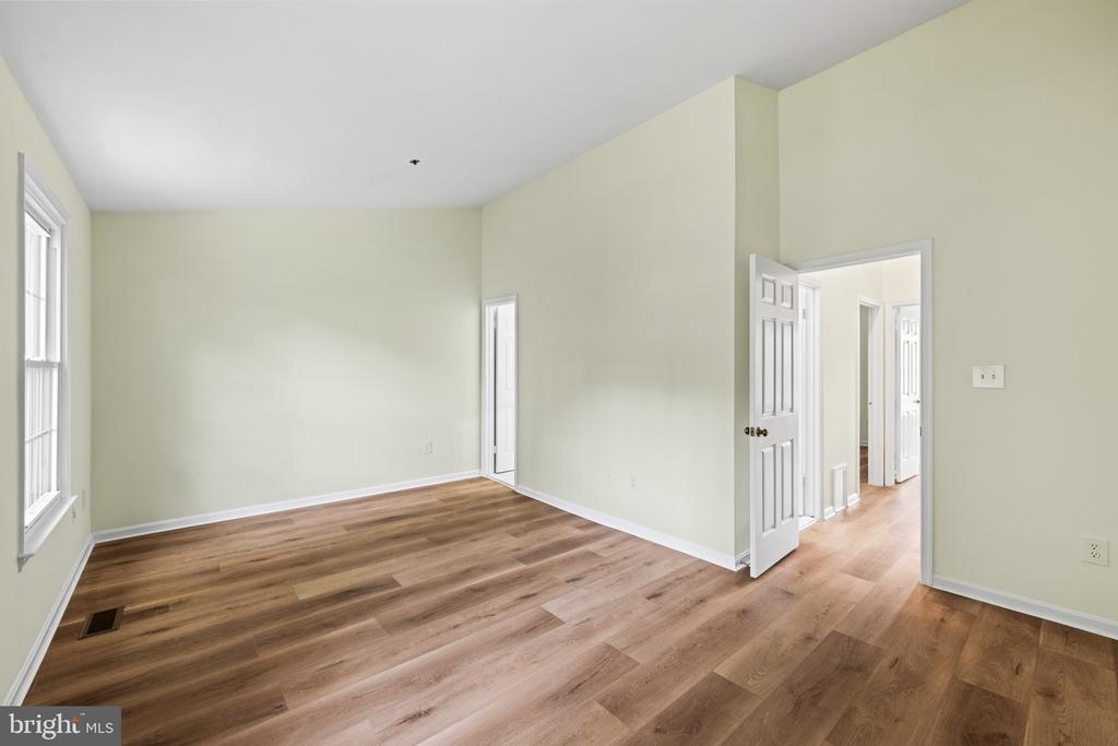 2615 CHIVALRY COURT