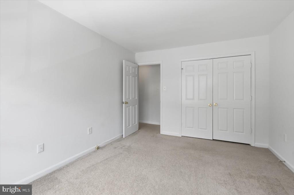 4902 CLOISTER DRIVE