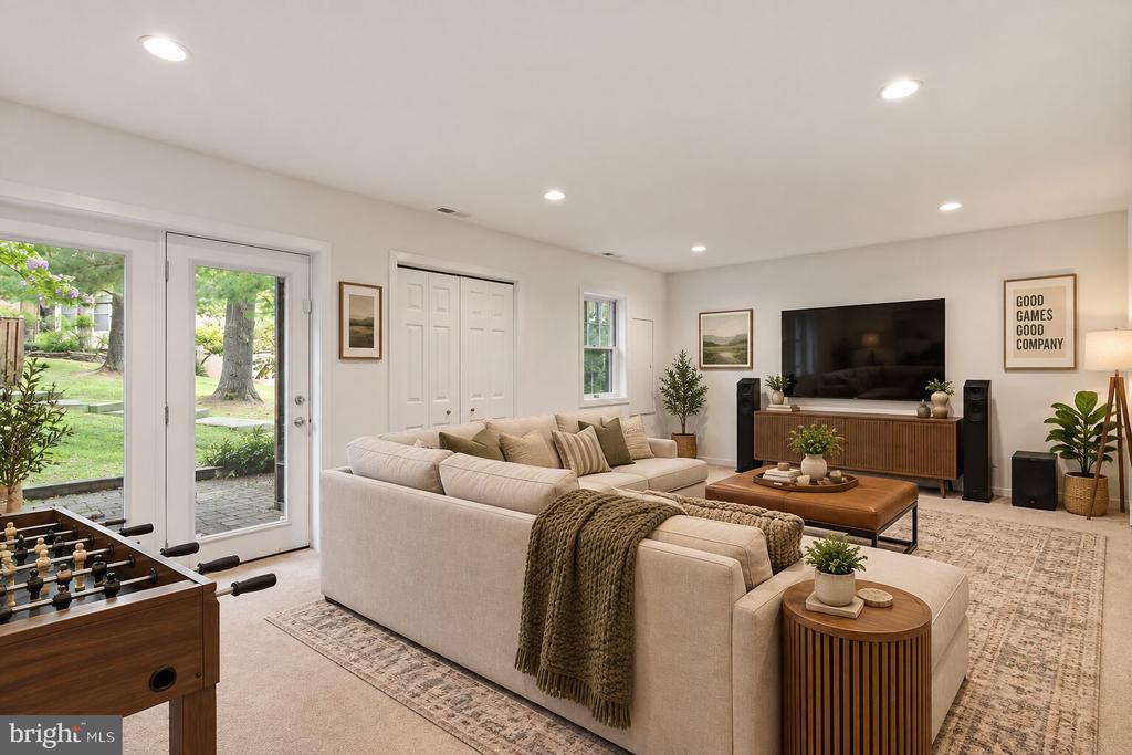 4902 CLOISTER DRIVE