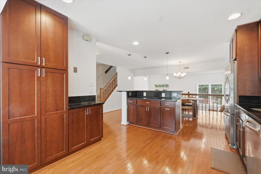 4902 CLOISTER DRIVE