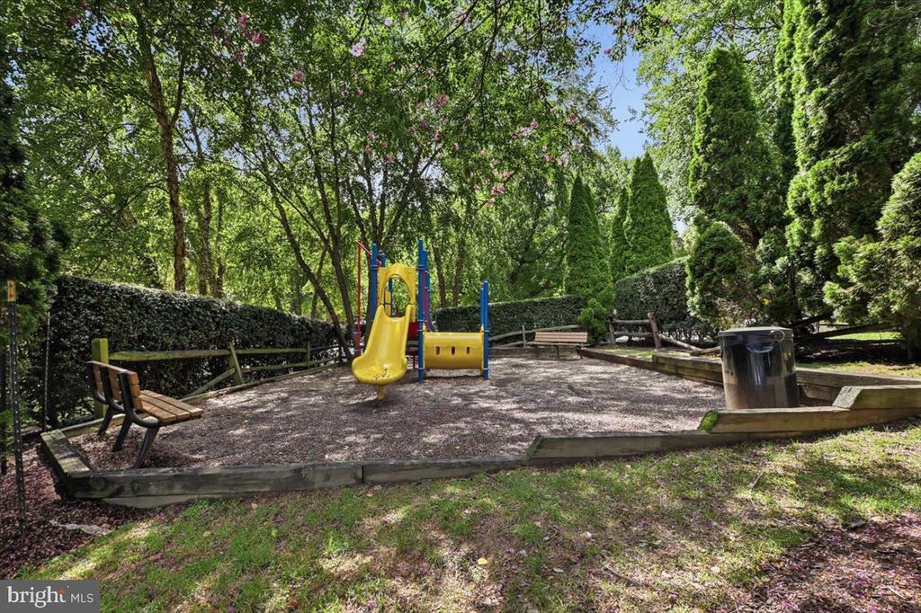 4902 CLOISTER DRIVE