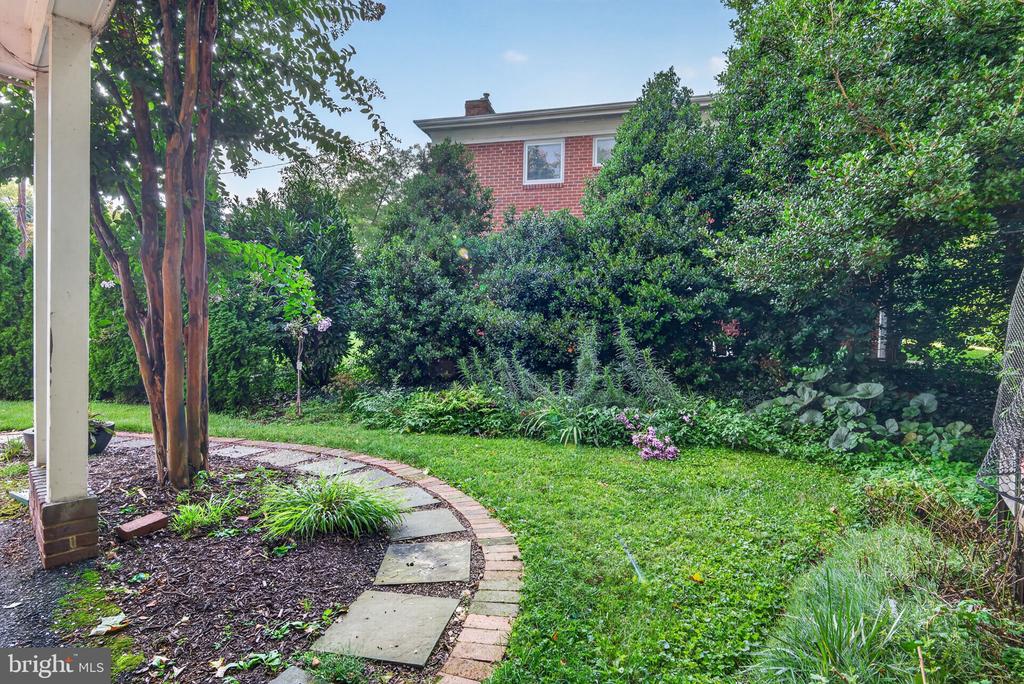 6013 KINGSFORD COURT