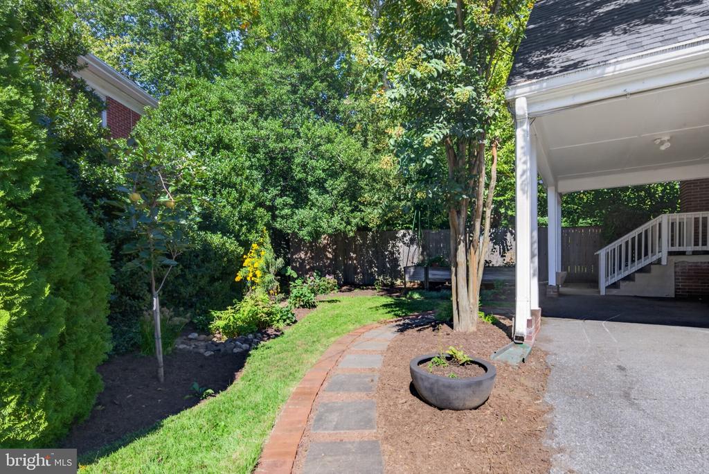 6013 KINGSFORD COURT