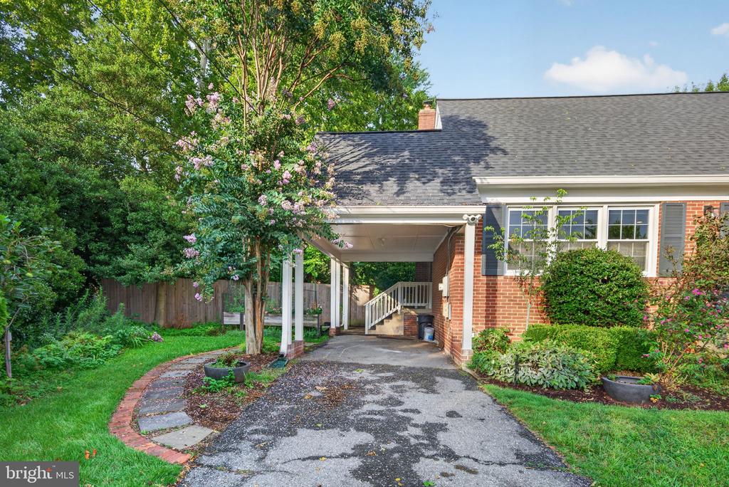 6013 KINGSFORD COURT