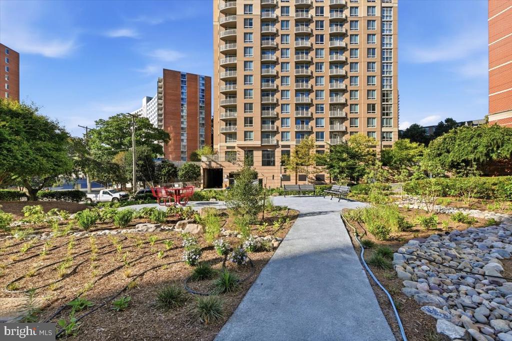 1220 BLAIR MILL ROAD Unit: 1008
