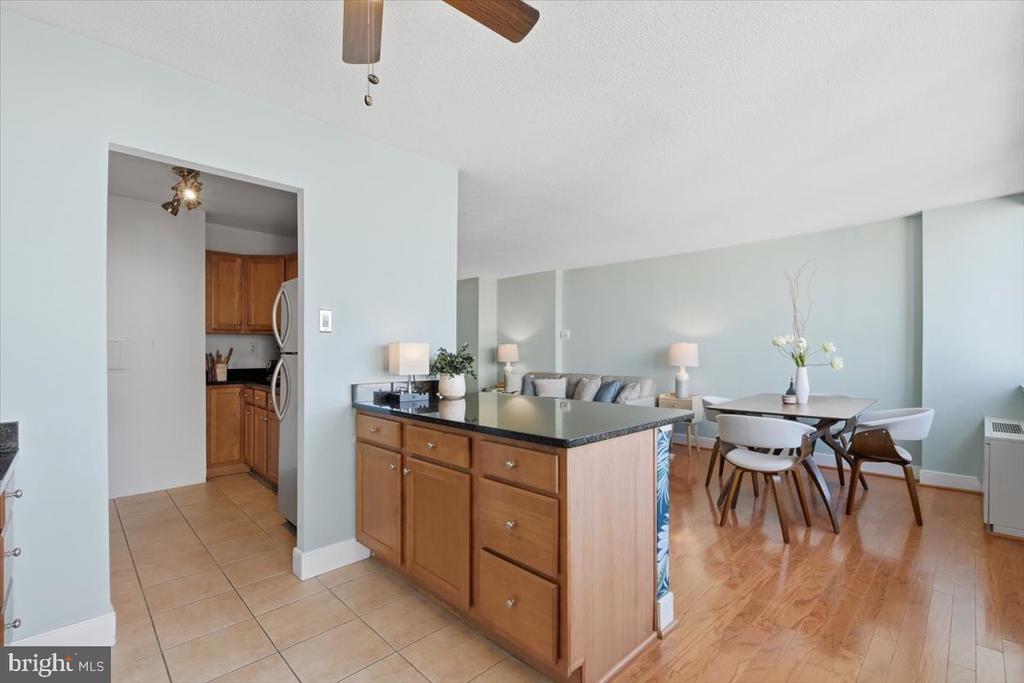 1220 BLAIR MILL ROAD Unit: 1008