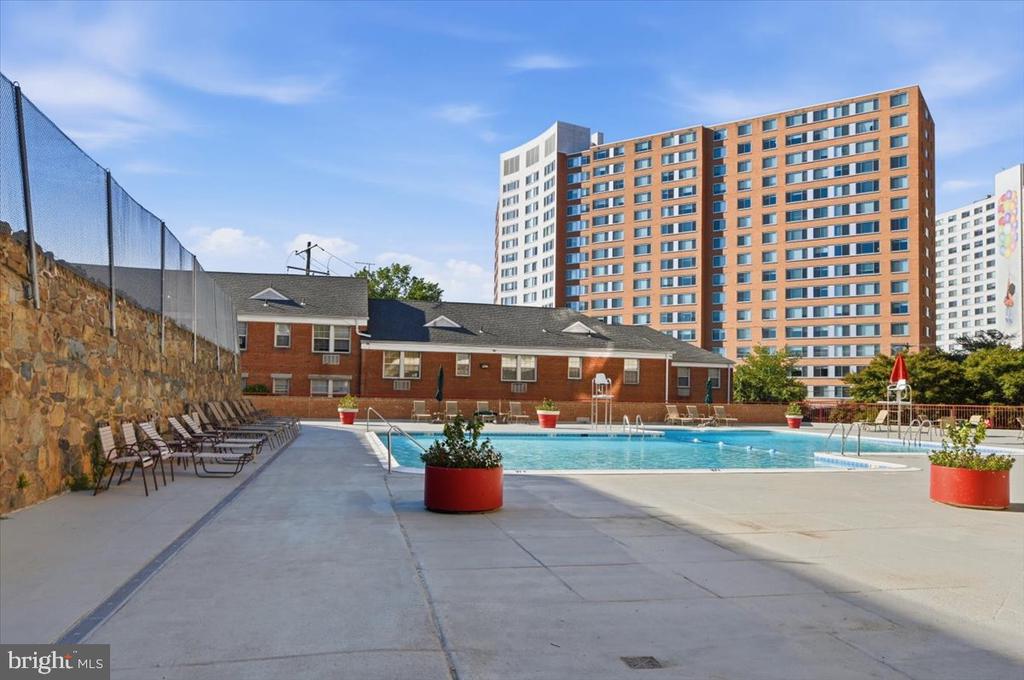 1220 BLAIR MILL ROAD Unit: 1008