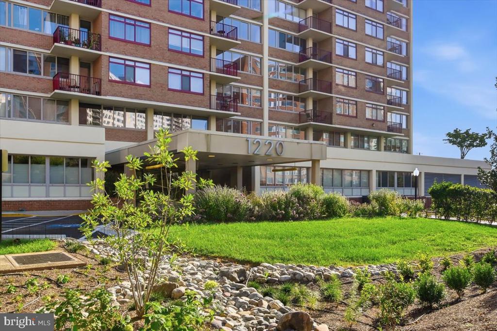 1220 BLAIR MILL ROAD Unit: 1008