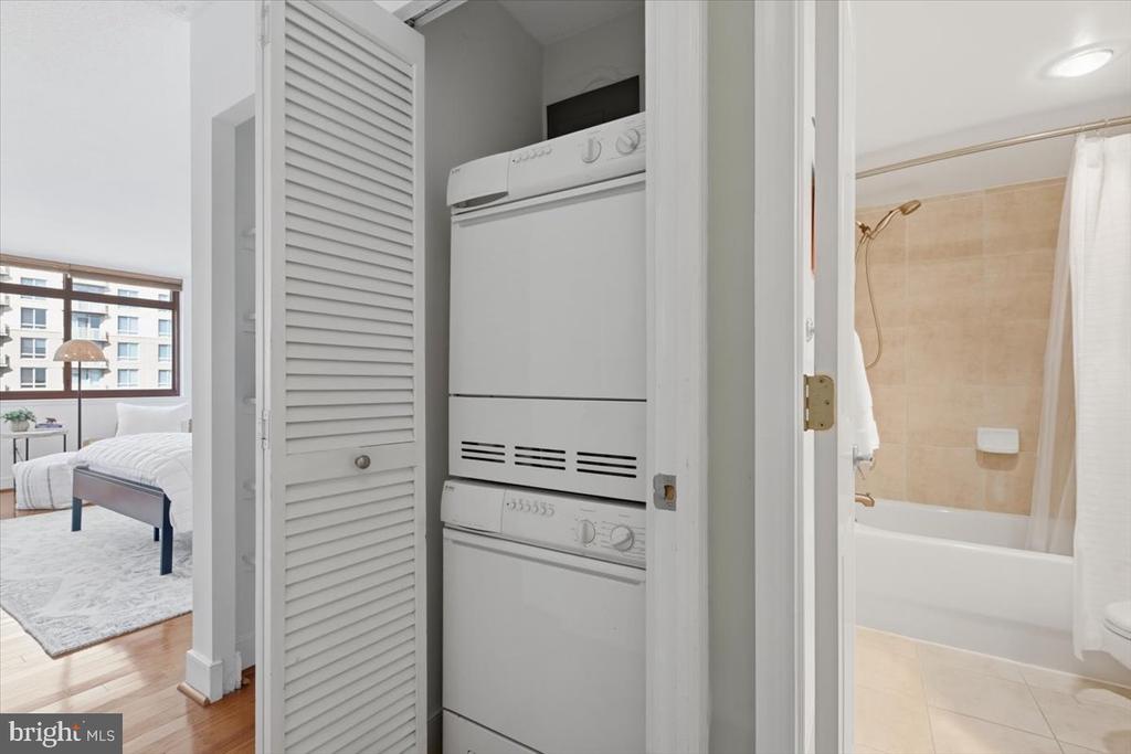 1220 BLAIR MILL ROAD Unit: 1008
