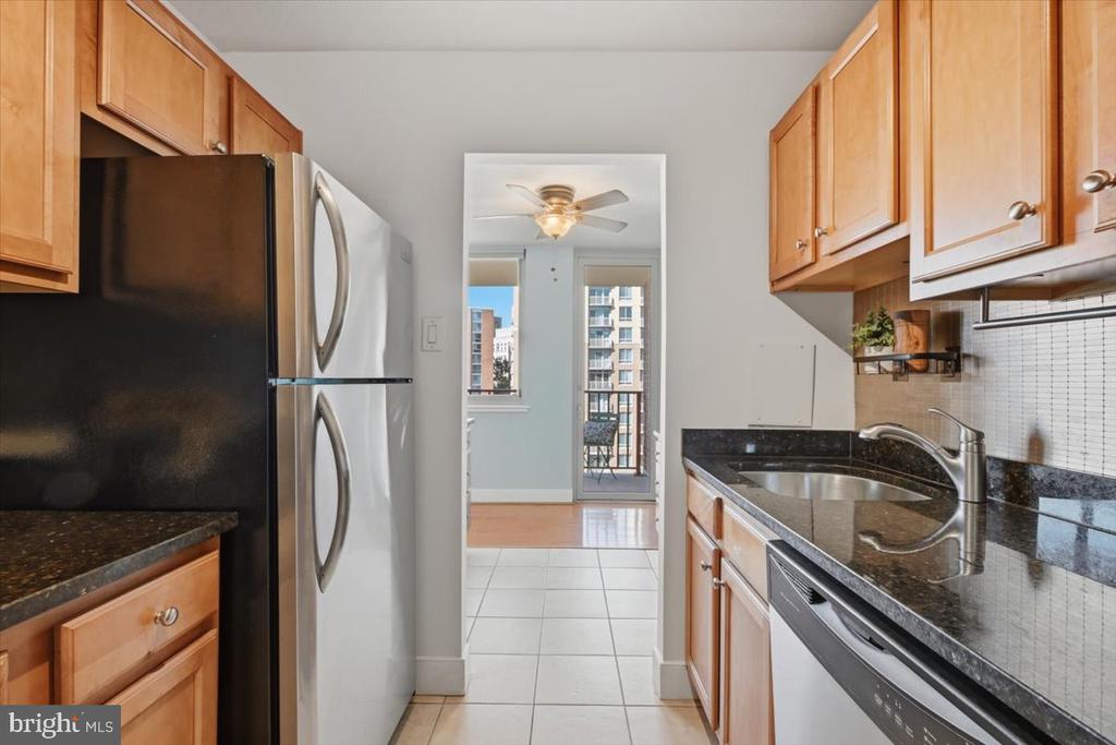 1220 BLAIR MILL ROAD Unit: 1008