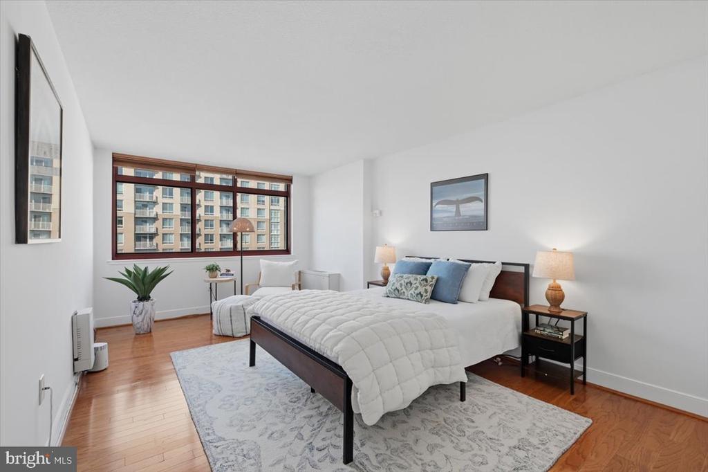 1220 BLAIR MILL ROAD Unit: 1008