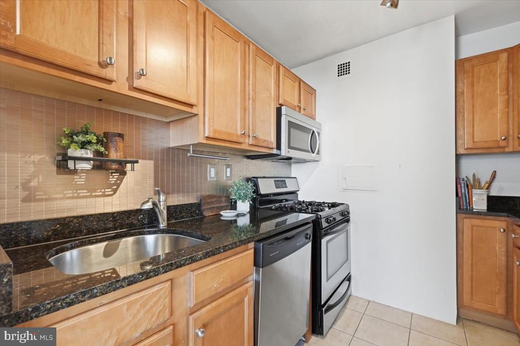 1220 BLAIR MILL ROAD Unit: 1008