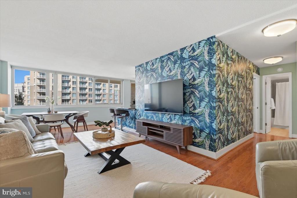 1220 BLAIR MILL ROAD Unit: 1008