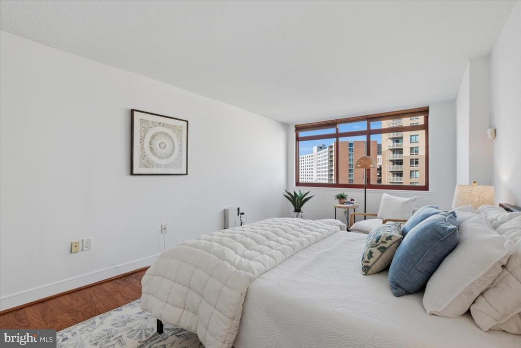 1220 BLAIR MILL ROAD Unit: 1008
