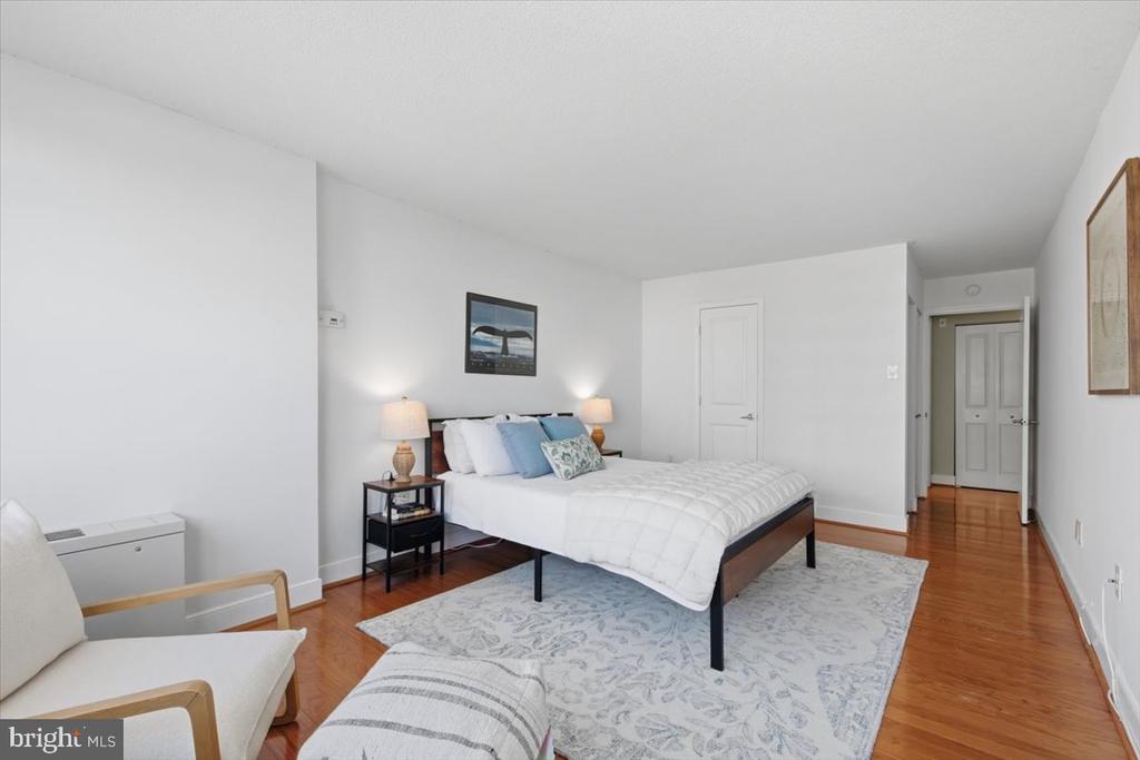 1220 BLAIR MILL ROAD Unit: 1008
