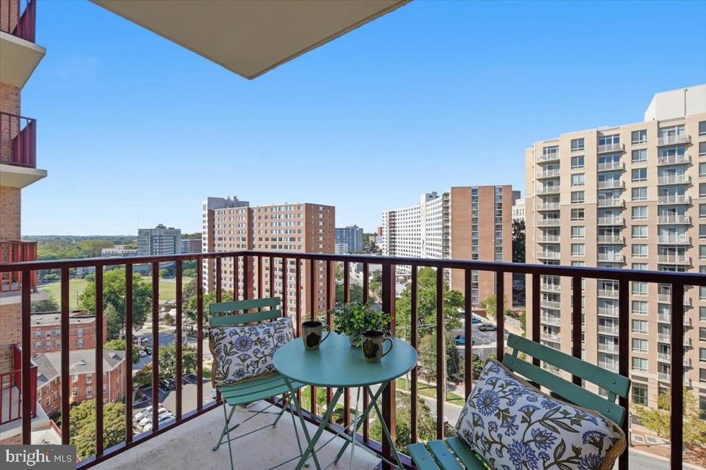 1220 BLAIR MILL ROAD Unit: 1008