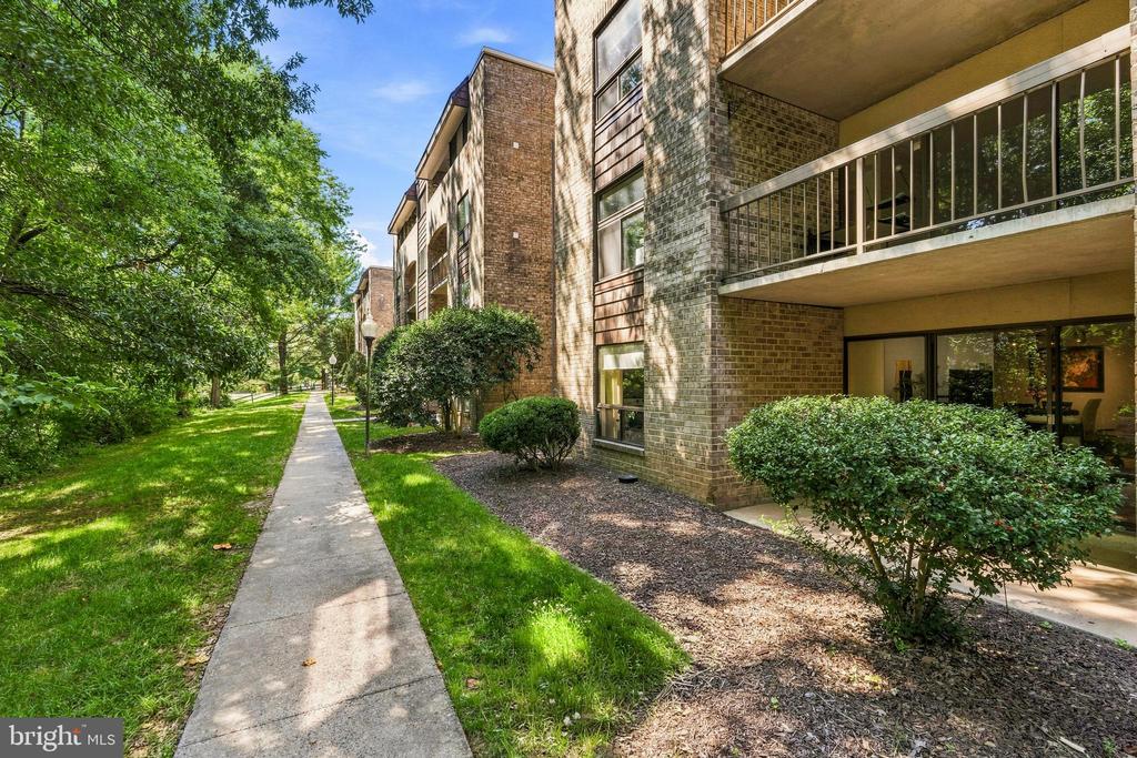 433 CHRISTOPHER AVENUE Unit: 87