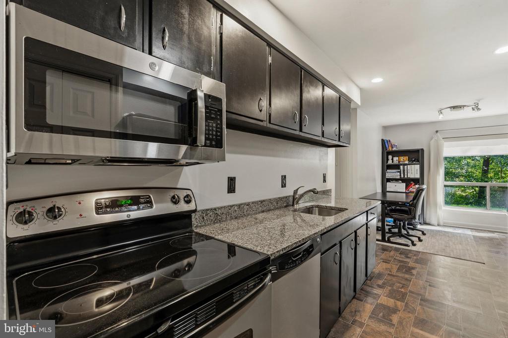 433 CHRISTOPHER AVENUE Unit: 87
