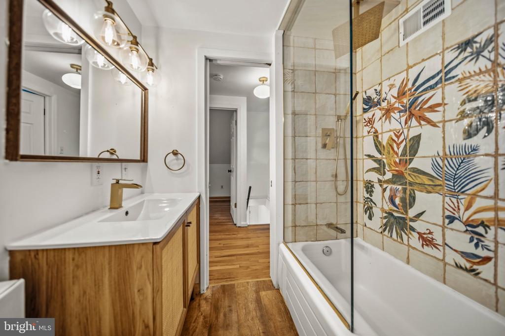 401 CEDAR LANE