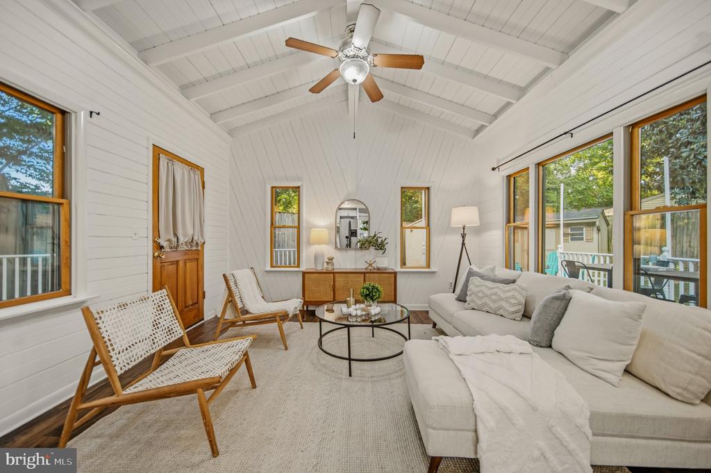 401 CEDAR LANE