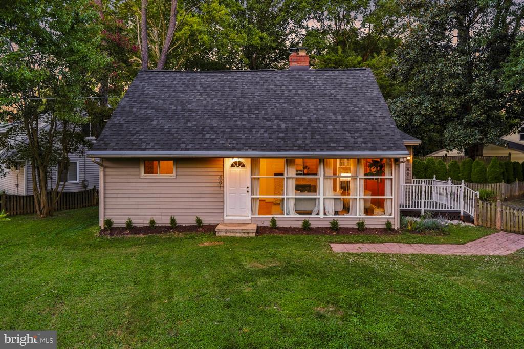401 CEDAR LANE