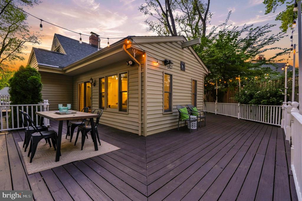 401 CEDAR LANE