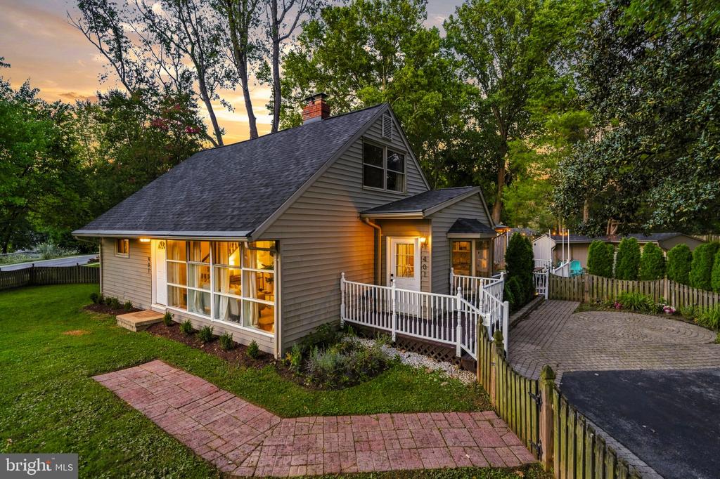 401 CEDAR LANE