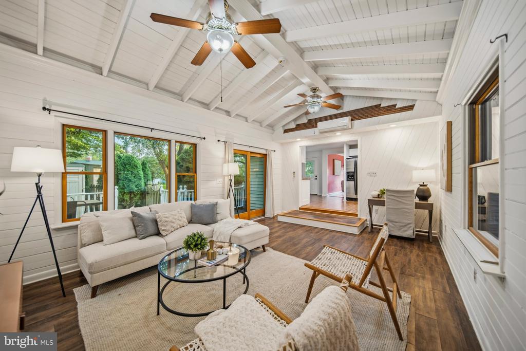 401 CEDAR LANE