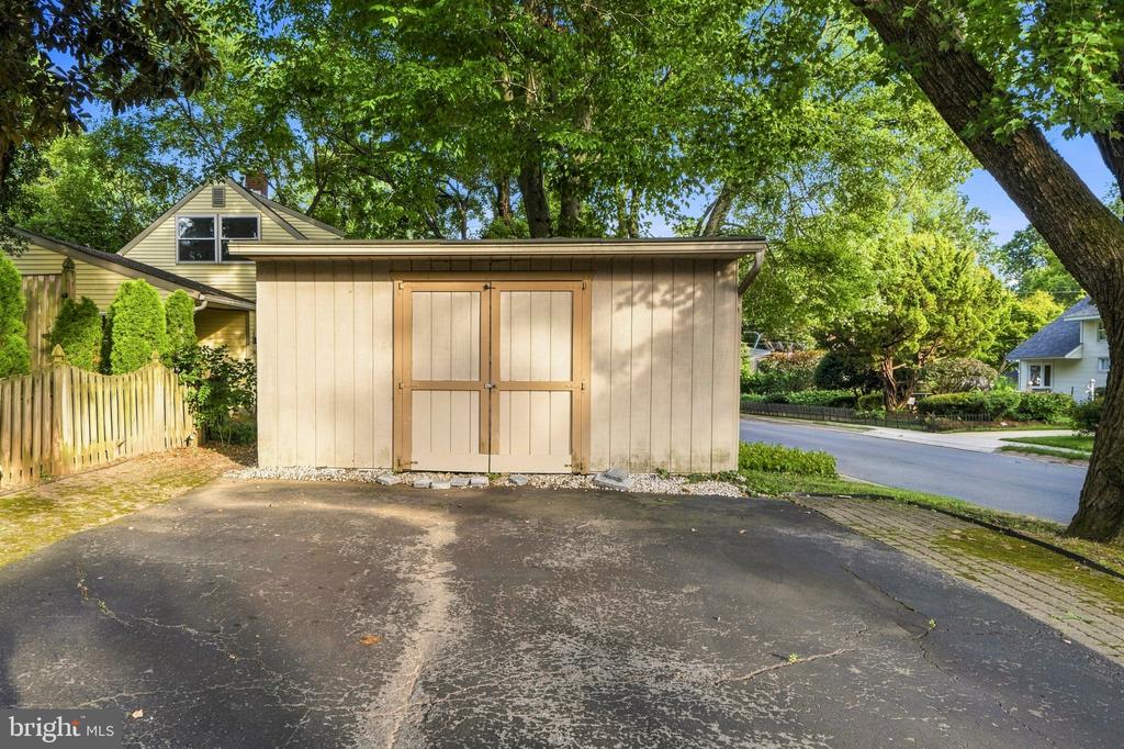 401 CEDAR LANE