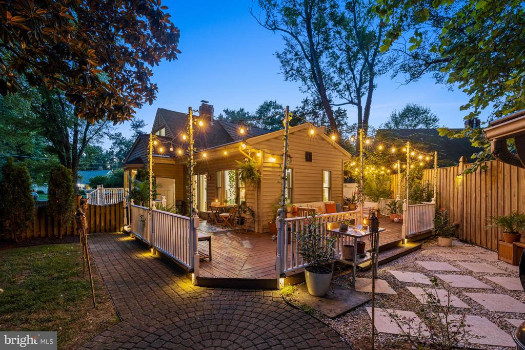 401 CEDAR LANE