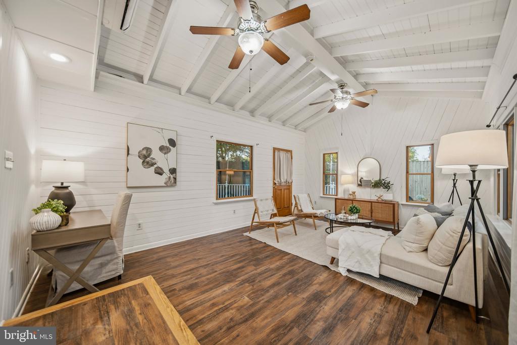 401 CEDAR LANE