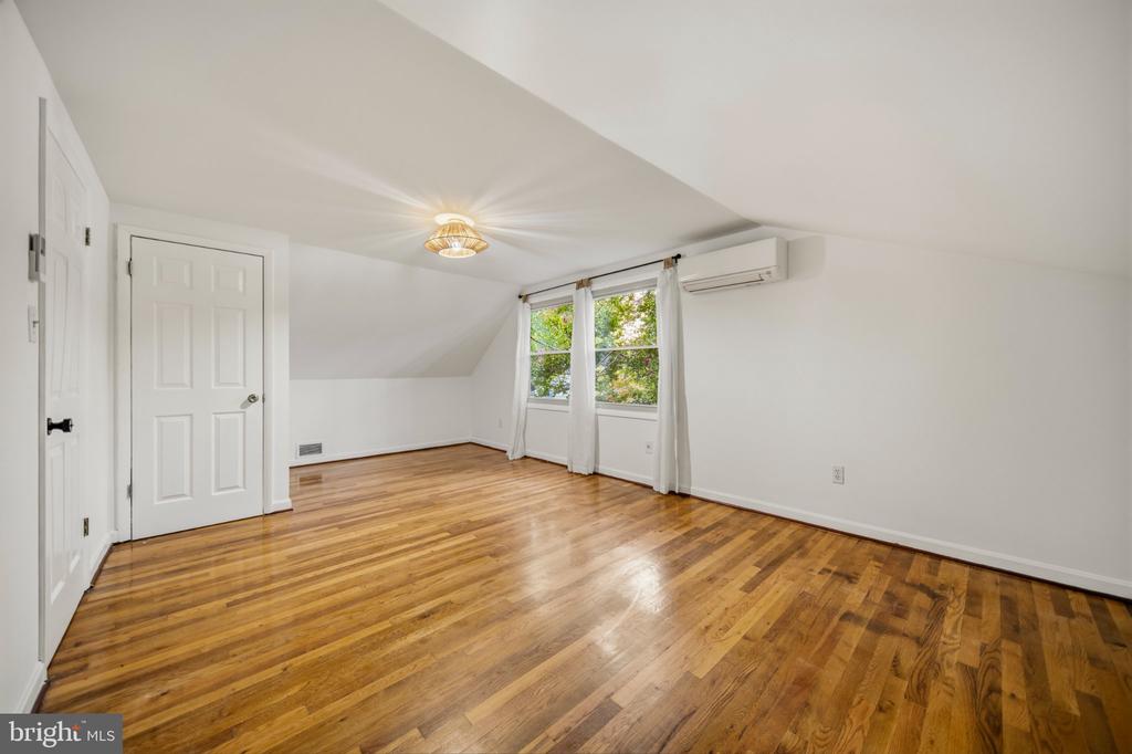 401 CEDAR LANE