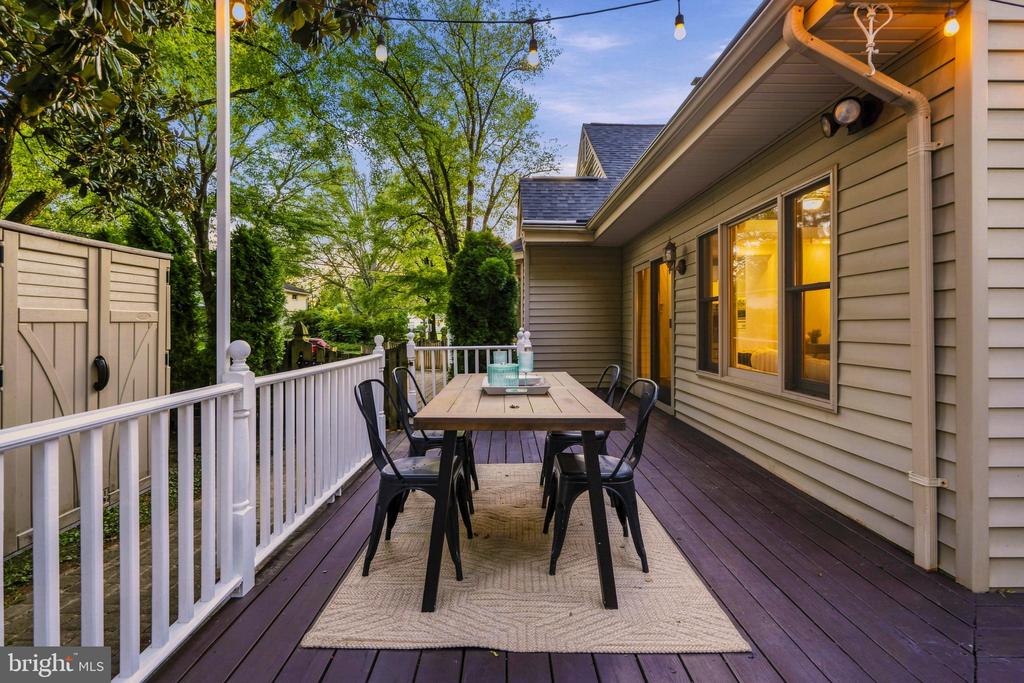 401 CEDAR LANE