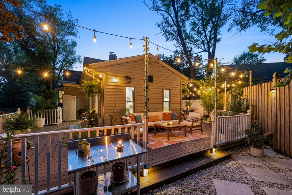 401 CEDAR LANE
