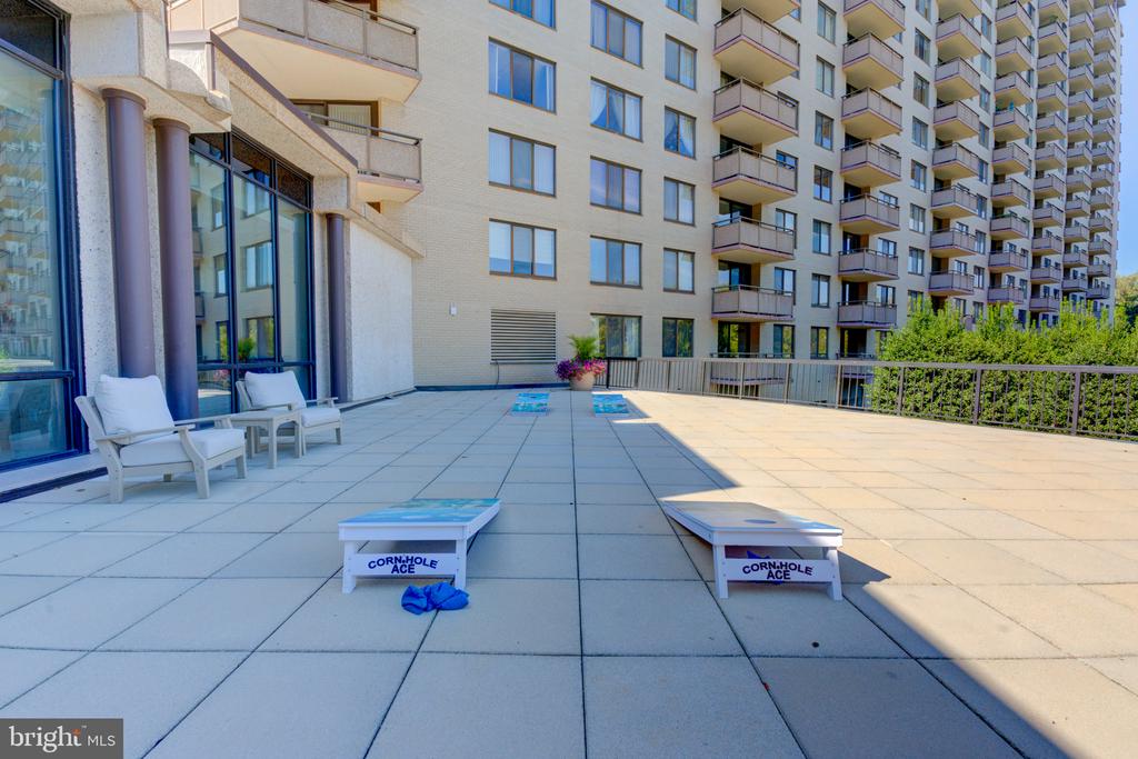 5225 POOKS HILL ROAD Unit: 1720S