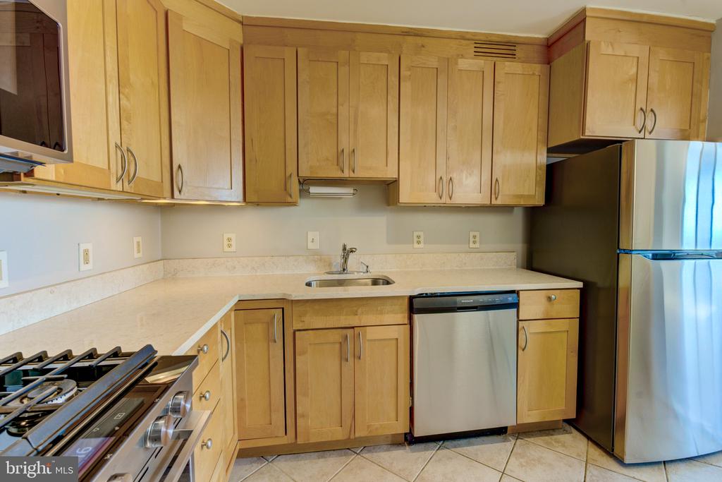 5225 POOKS HILL ROAD Unit: 1720S