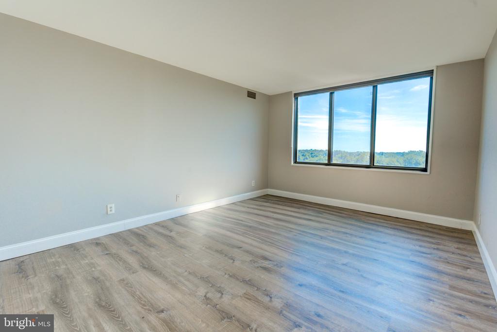 5225 POOKS HILL ROAD Unit: 1720S