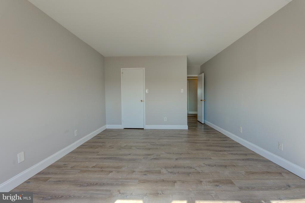 5225 POOKS HILL ROAD Unit: 1720S