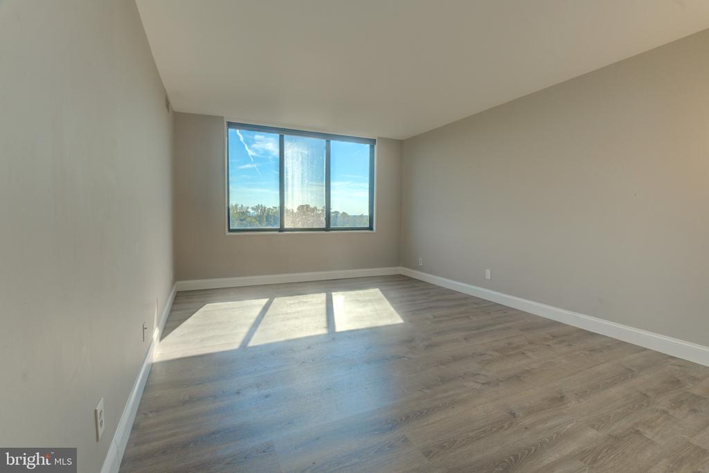 5225 POOKS HILL ROAD Unit: 1720S