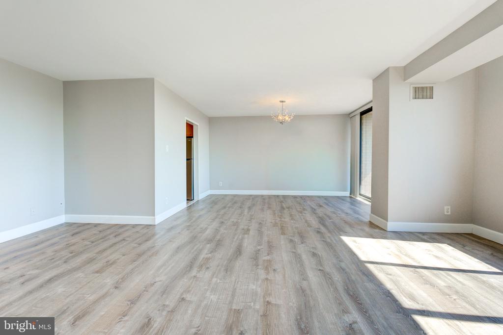 5225 POOKS HILL ROAD Unit: 1720S